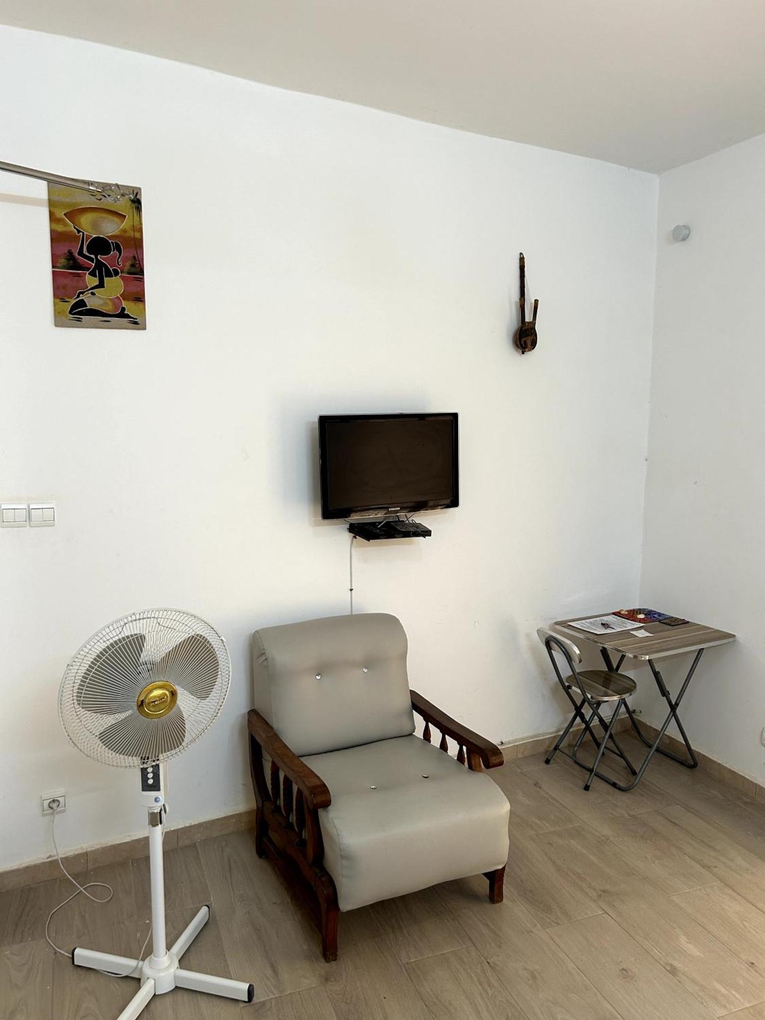 Chambre Spacieuse Avec Balcon - Salle De Bain Exterieure Privee & Breakfast Saint-Louis Dış mekan fotoğraf