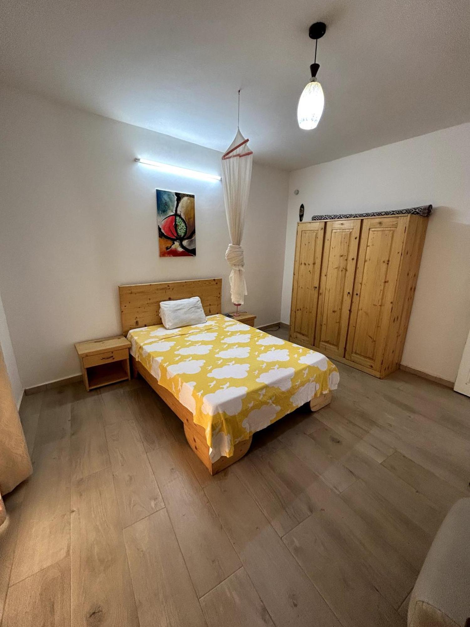 Chambre Spacieuse Avec Balcon - Salle De Bain Exterieure Privee & Breakfast Saint-Louis Dış mekan fotoğraf
