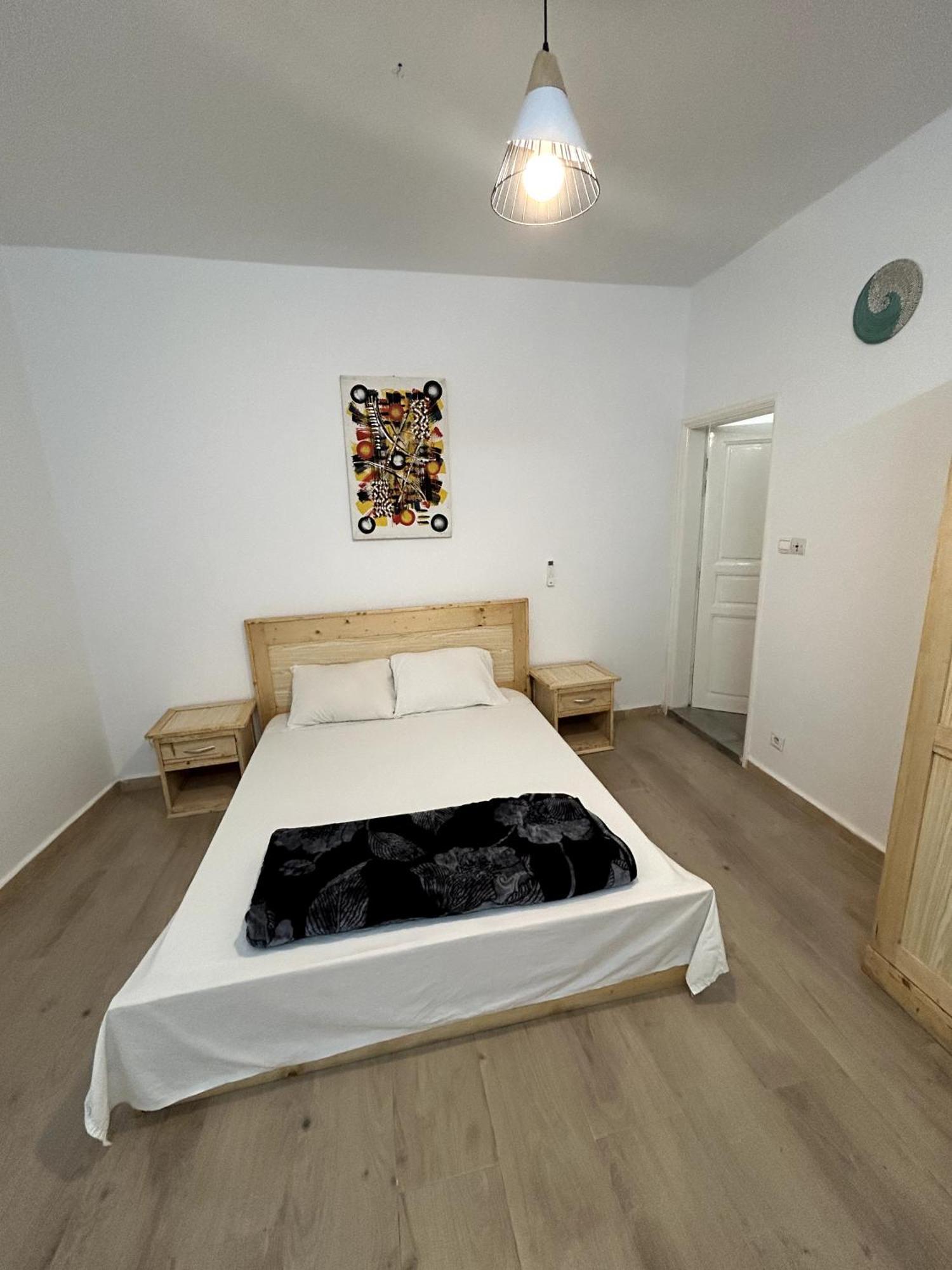 Chambre Spacieuse Avec Balcon - Salle De Bain Exterieure Privee & Breakfast Saint-Louis Dış mekan fotoğraf